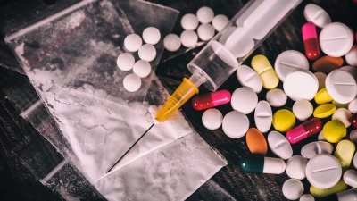 EMCDDA: Η πανδημία επιτάχυνε «την ουμπεροποίηση» του λαθρεμπορίου των ναρκωτικών στην Ευρώπη