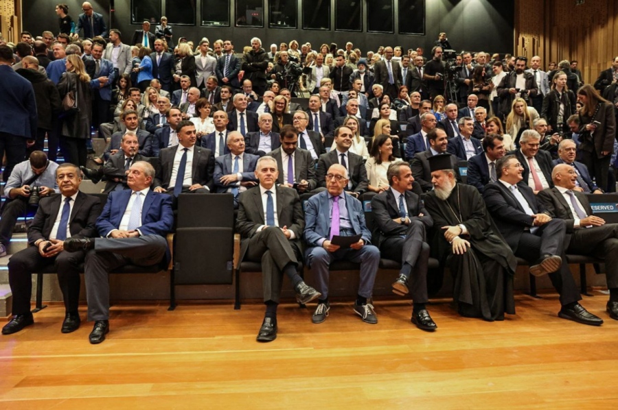 Εκδήλωση Στυλιανίδη: Έβαλαν να κάτσουν δίπλα πρόσωπα που δεν λένε ούτε καλημέρα – Ο ταξιθέτης ήθελε να σπάσει πλάκα