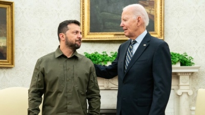 O Biden καλεί εσπευσμένα τον Zelensky στον Λευκό Οίκο – Αγωνία για τις εξελίξεις στις ΗΠΑ