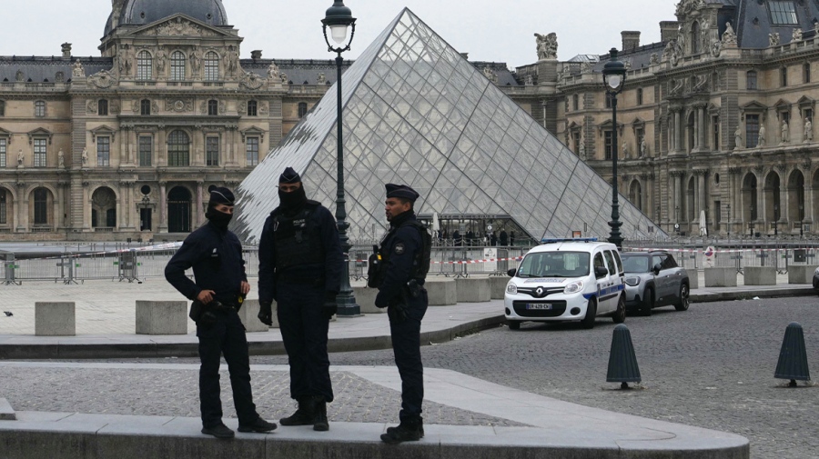 Σημαντική εξέλιξη - Συνελήφθησαν ύποπτοι για τη μεγάλη κλοπή κοσμημάτων αξίας 88 εκατ. ευρώ στο Λούβρο