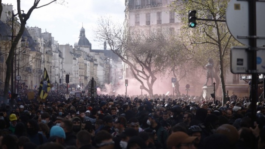 Γαλλία: Εκατοντάδες χιλιάδες διαδηλωτές στην 12η ημέρα διαμαρτυρίας για το συνταξιοδοτικό