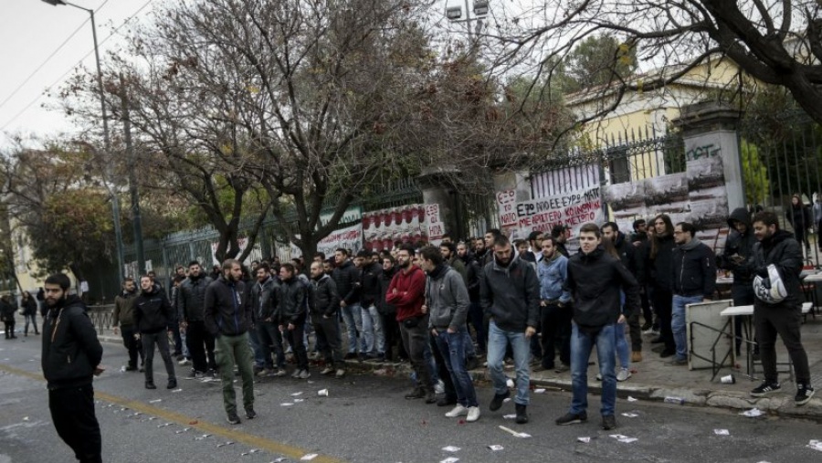 Προπηλάκισαν στελέχη του ΣΥΡΙΖΑ στο Πολυτεχνείο