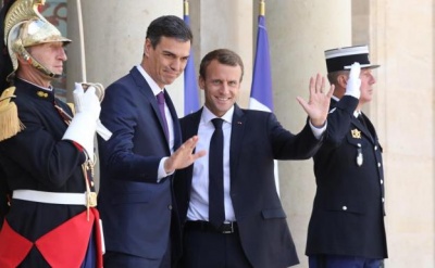 Macron και Sanchez προτείνουν τη δημιουργία κλειστών κέντρων για μετανάστες στην Ευρώπη