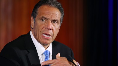 Ευθείες βολές Cuomo κατά Trump: Πυροδοτεί τον κορωνοϊό