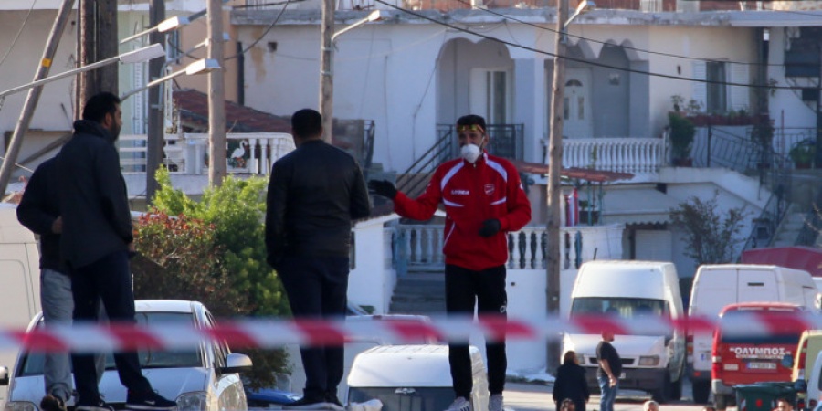 Λάρισα - Ένταση με τους Ρομά στη Νέα Σμύρνη - Οι θετικοί στον κορωνοϊού αρνούνται να μεταφερθούν για μπουν σε καραντίνα