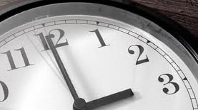 Μία ώρα πίσω τα ρολόγια την Κυριακή 29/10 – Η κατάργηση της θερινής ώρας εξετάζεται από την ΕΕ
