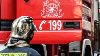 Φωτια στην Κάρπαθο - Την κατάσβεση επιχειρούν οι πυροσβεστικές δυνάμεις