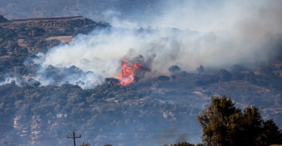 Σε πύρινο κλοιό η Κρήτη: 296 πυροσβέστες στα μέτωπα – Η φωτιά μπήκε στο Φοινικόδασος – Μάχη σε Άνδρο, Πάρο, Κάλυμνο
