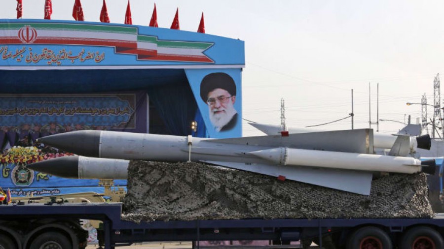 Το Ιράν πανηγυρίζει  την άρση του εμπάργκο όπλων από τον ΟΗΕ