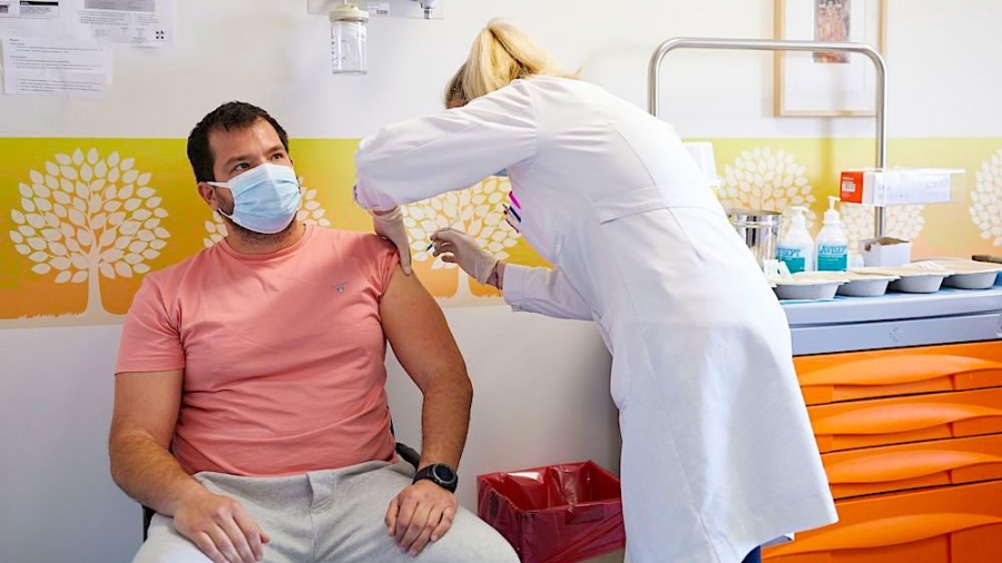 Φυσική λοίμωξη VS εμβολιασμός για Covid-19