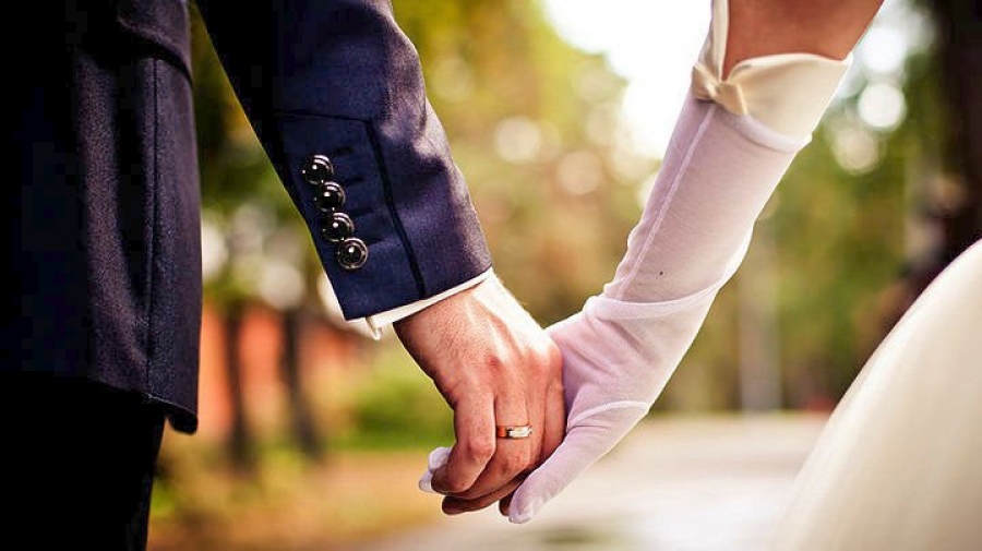 Νύφη έβαλε κρυφά κάνναβη στο φαγητό της δεξίωσης και έστειλε στο... νοσοκομείο καλεσμένους της