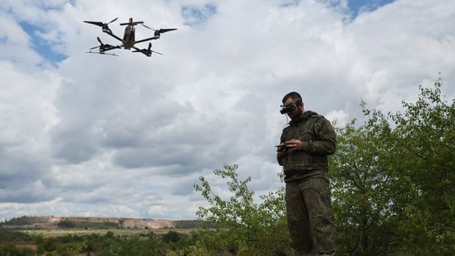 «Ο κυνηγός περιμένει υπομονετικά το θήραμα» - Πώς οι Ρώσοι χειριστές drones αποδεκατίζουν τον εξοπλισμό των Ουκρανών