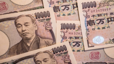 Σε ελεύθερη πτώση το γεν έναντι του δολαρίου – Έτοιμη για παρέμβαση η ιαπωνική κυβέρνηση