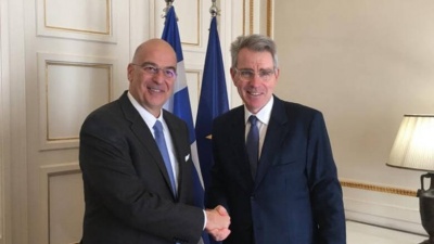 Pyatt σε Δένδια: Δικαίωμα της Ελλάδας να προστατεύει τα σύνορα