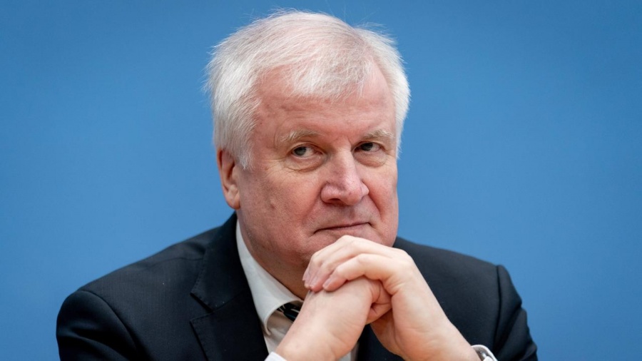 Seehofer: Κίνδυνος επανάληψης του προσφυγικού κύματος του 2015, εάν δεν δοθεί βοήθεια στην Ελλάδα