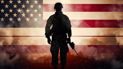 UnHerd: Οι ΗΠΑ μπορούν να τερματίσουν τη σύγκρουση στην Ουκρανία μειώνοντας τα στρατεύματά τους στην ΕΕ