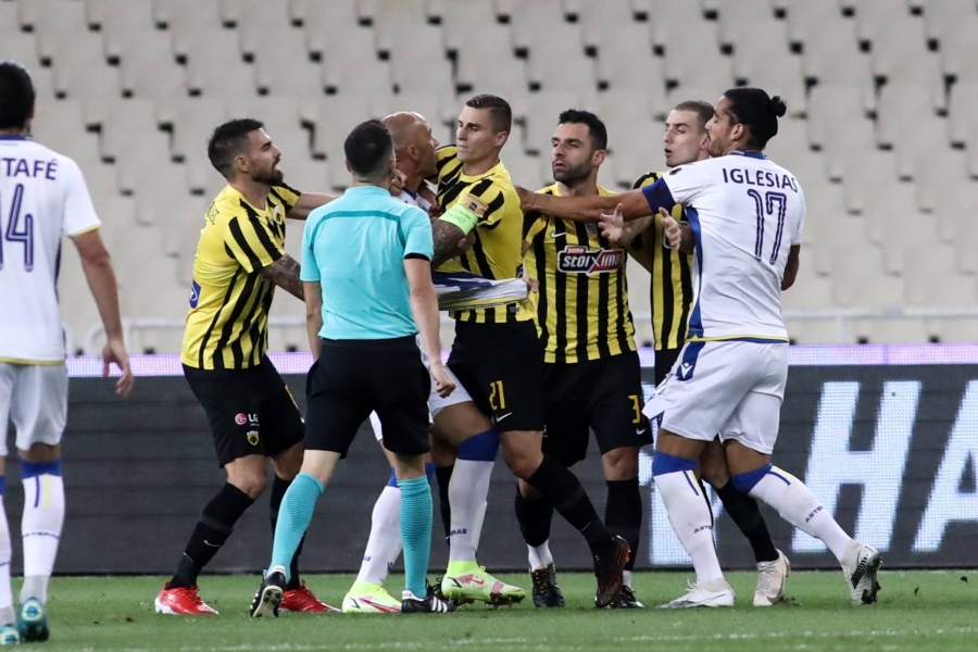 Μπαράλες και Τζαβέλλας «πιάστηκαν» στα χέρια! (video)