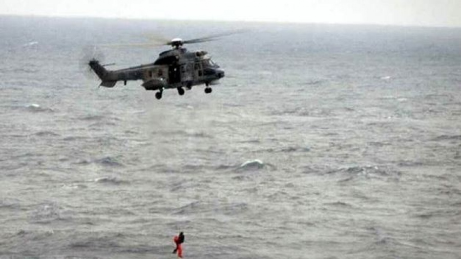 Ναυάγιο φορτηγού ανοιχτά της Λέσβου - Εντοπίστηκε σωρός ναυτικού, ένας διασώθηκε, 12 αγνοούμενοι