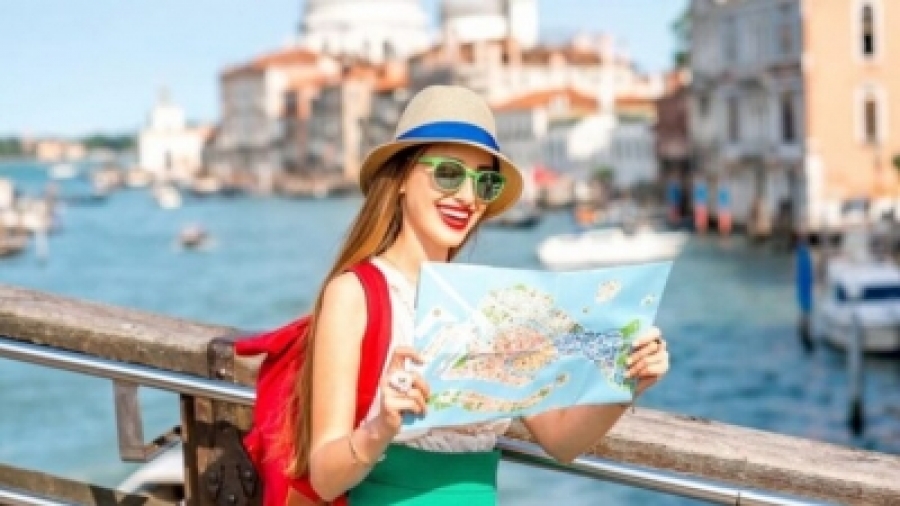 «Καύσωνας» στις τουριστικές κρατήσεις στα νησιά, μήνας – ρεκόρ ο Σεπτέμβριος για την Αθήνα
