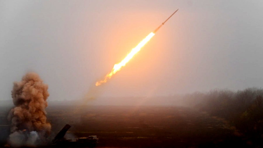 Κόλαση από πυρά και ατσάλι - Η Ρωσία σάρωσε το αεροδρόμιο Starokostiantyniv με Kalibr, drones MiG-31I - Στόχος τα ουκρανικά F-16