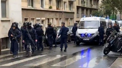 Σε σοκ η Γαλλία από τον αποκεφαλισμό καθηγητή, 9 άτομα συνελλήφθησαν για τρομοκρατία