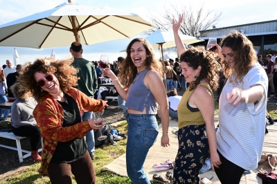 Οι Ισραηλινοί έβγαλαν τις προστατευτικές μάσκες για τον  κορωνοϊό