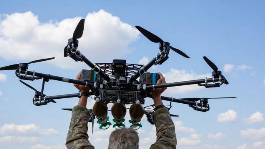 Οι χειριστές drones των Birds of Magyar απέχουν 8 με 10 χλμ από την πρώτη γραμμή του μετώπου