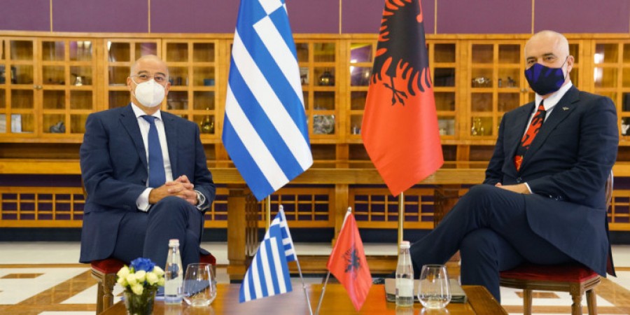 Στη Χάγη Ελλάδα και Αλβανία για την οριοθέτηση θαλάσσιων ζωνών - Η συνάντηση Δένδια με Rama - Προσπάθεια για... φρένο στον Erdogan