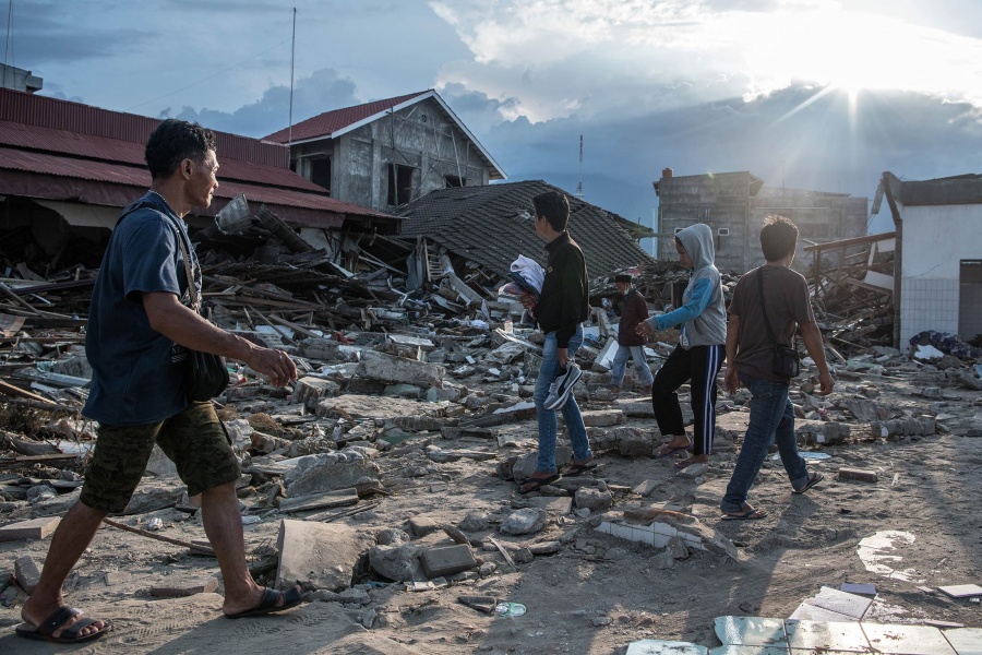 Τραγωδία δίχως τέλος στην Ινδονησία: Τουλάχιστον 2.000 νεκροί, στους 5.000 οι αγνοούμενοι