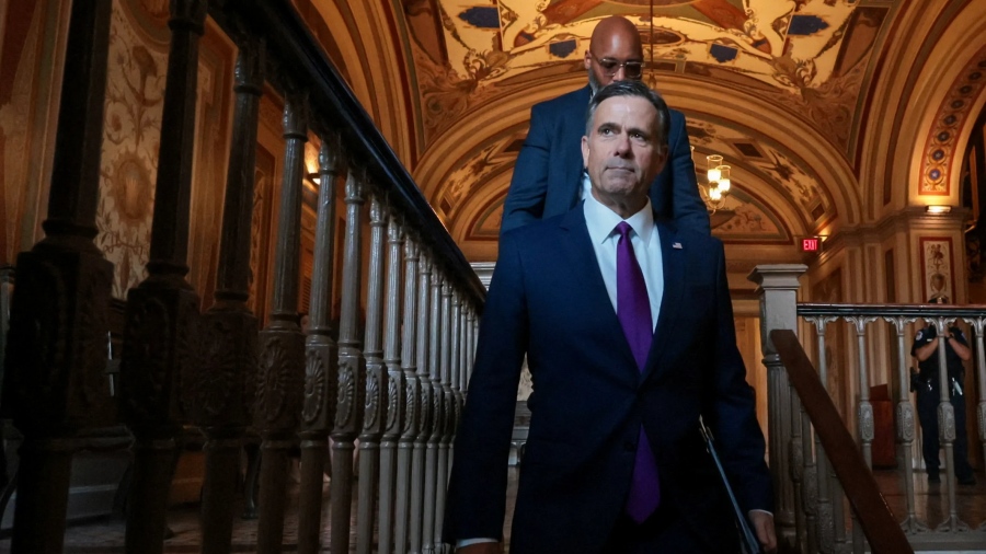 Αιφνιδιαστική επίσκεψη Ratcliffe (CIA) στη Μόσχα: Αφορά επαφές των μυστικών υπηρεσιών - Δεν συναντήθηκε με Putin