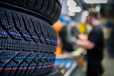 Γιατί κάποια ελαστικά κάνουν περισσότερο θόρυβο – Οι παράγοντες που επηρεάζουν τον ήχο στην οδήγηση