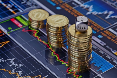 Πιέσεις στη Wall, στην «σκιά» ενός εμπορικού πολέμου, στο -1,1% ο Dow - Πτώση -1,77% ο DAX, «βουτιά» -4,5% για Nikkei