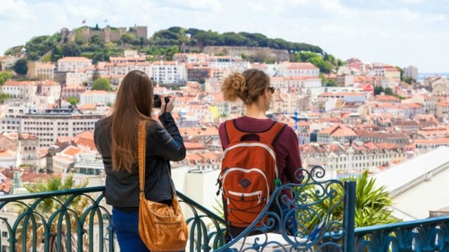 Πορτογαλία: Ο αριθμός των ξένων τουριστών το α' 6μηνο ξεπέρασε τα 8 εκατομμύρια