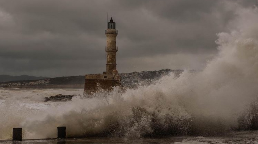 Απαγορευτικά απόπλου λόγω των θυελλωδών ανέμων - Τα λιμάνια που παραμένουν δεμένα τα πλοία