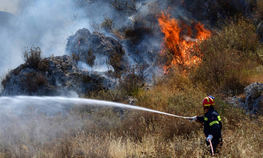 Υπό έλεγχο η φωτιά στην Κέρκυρα - Εκκενώθηκαν δύο χωριά - Συναγερμός στις αρχές