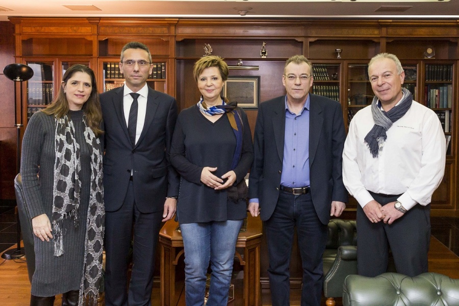 Παπαστράτος: Δωρεά οχημάτων στο Πυροσβεστικό Σώμα