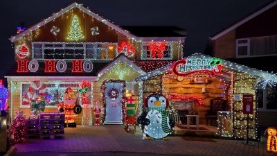 Χριστουγεννιάτικος τρόμος στη Βρετανία - Κάτοικοι απειλούνται με πρόστιμα για στεφάνια και στολίδια στα σπίτια τους