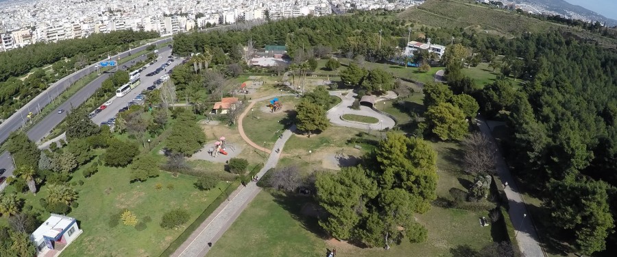 Σε εξέλιξη πυρκαγιά στο Άλσος Βεΐκου - Επιχειρούν 11 πυροσβέστες με 6 οχήματα