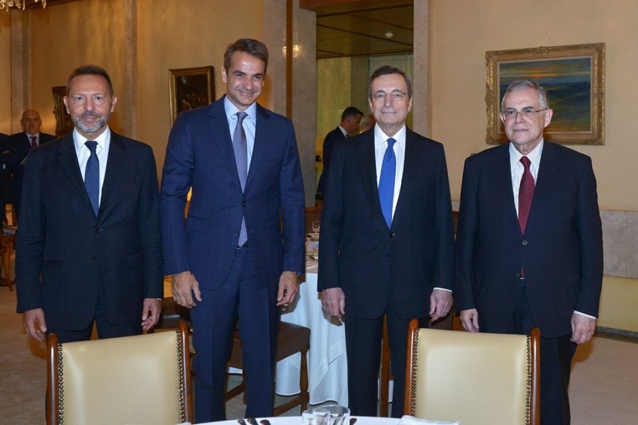 Στουρνάρας (ΤτΕ): Σημαντική συμβολή του Draghi στην αποφυγή του Grexit