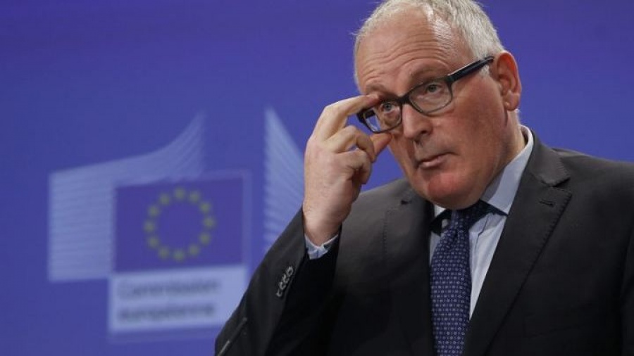 Timmermans (Κομισιόν): Μείζονος σημασίας η ενίσχυση της μεσαίας τάξης στην ΕΕ