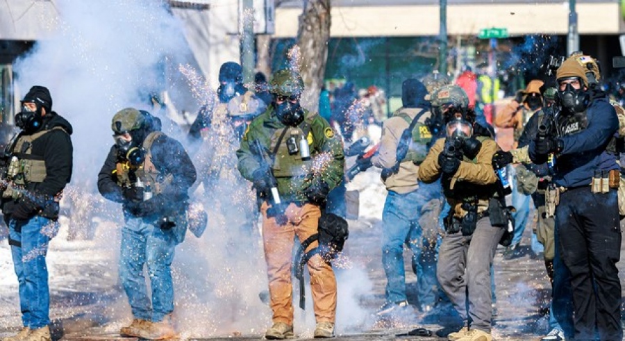 To χάος στη Μινεάπολη απειλεί την προεδρία Trump - Η καρατόμηση του ακραίου Bovino και οι ενδιάμεσες εκλογές του Νοεμβρίου