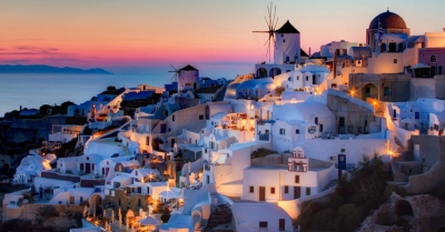 Οι φόβοι, οι ελπίδες και τα διφορούμενα σενάρια της τουριστικής σεζόν στην Ελλάδα