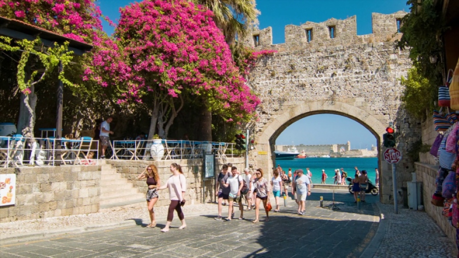 Ο γερμανικός Τύπος αναδεικνύει την Ελλάδα και ως φθινοπωρινό προορισμό