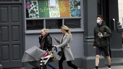 Ιρλανδία: Ανησυχία για την αύξηση κρουσμάτων κορωνοϊού σε νέους κάτω των 35 ετών