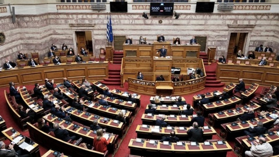Με 285 ψήφους η Βουλή λέει ναι στα 12  ν. μ. στο Ιόνιο - Μήνυμα Μητσοτάκη στην Τουρκία