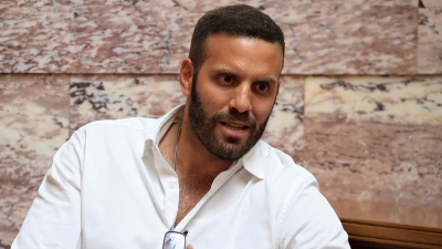 Νίκος Παππάς: «Είχα λάθος αντίδραση, προκλήθηκα» ισχυρίζεται μετά τη μήνυση του δημοσιογράφου για ξυλοδαρμό