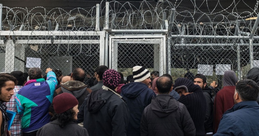 Υπεράριθμοι οι πρόσφυγες και μετανάστες στις δομές φιλοξενίας των Ενόπλων Δυνάμεων
