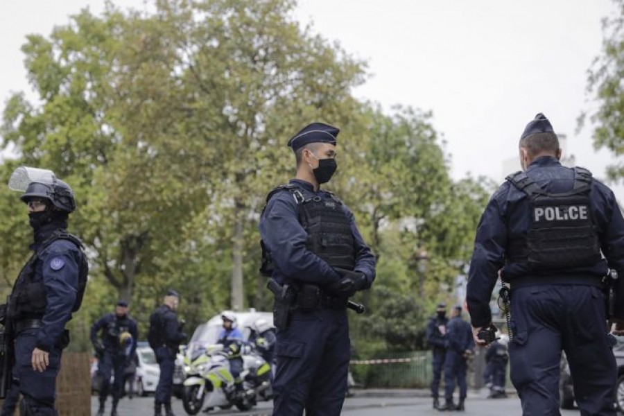 Γαλλία: Αστυνομικοί εξουδετέρωσαν άνδρα που τους απειλούσε με δύο μαχαίρια
