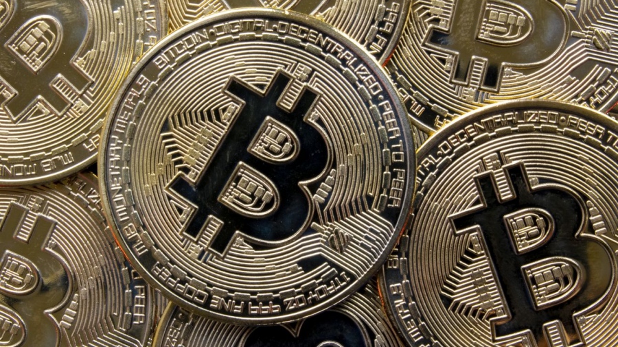Το μεγαλύτερο ράλι του bitcoin από το 2021 ξεφουσκώνει - Επιστροφή των επενδυτών στον χρυσό