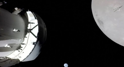 Το διαστημόπλοιο Orion της NASA επέστρεψε στη Γη μετά το ταξίδι του γύρω από τη Σελήνη